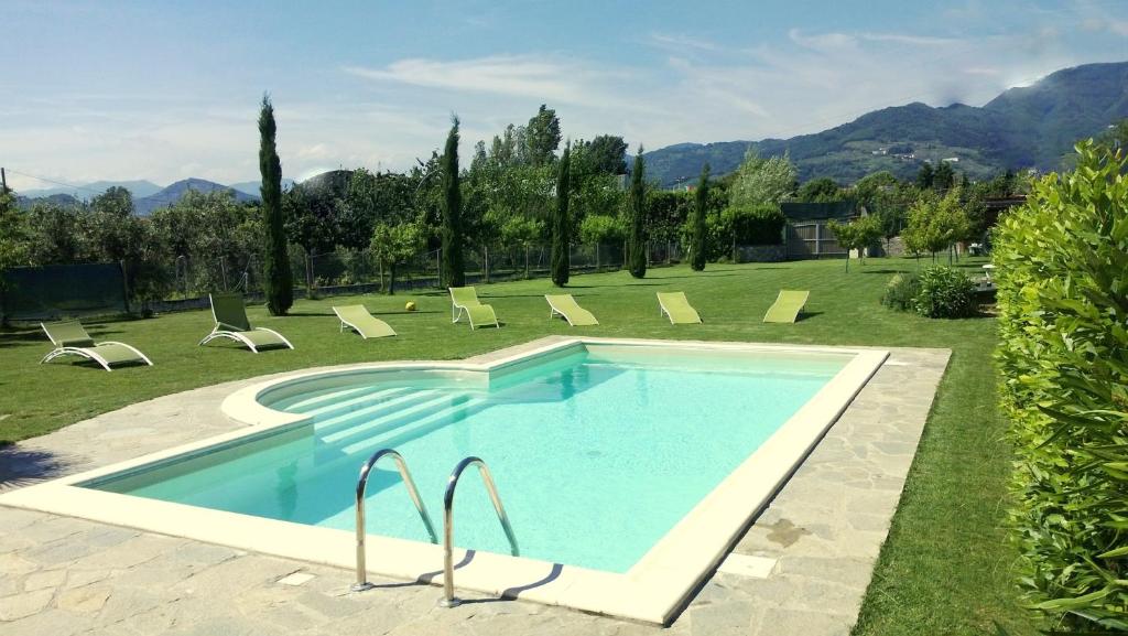 Villa In Lucca placed in a residential area, all services nearby – Lucca
